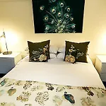 The Idyllic City Centre Stay I Free Parking II